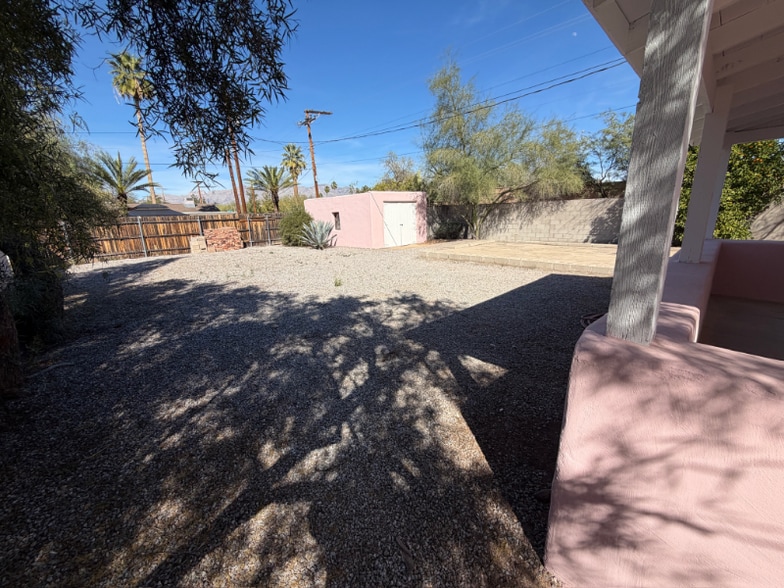 Building Photo - 1827 E Linden St