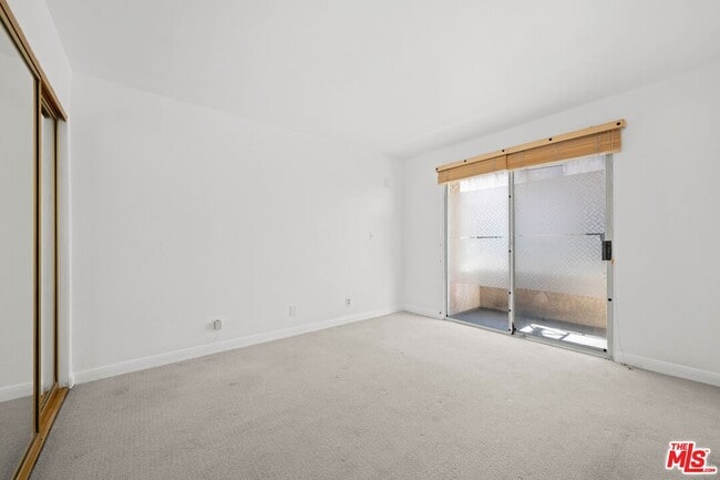 Building Photo - 610 Venice Way