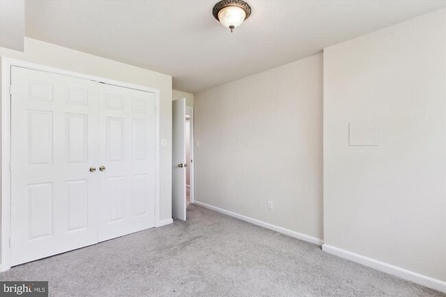 Building Photo - 6916 Southridge Dr