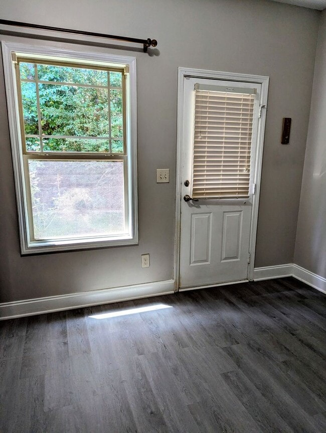 Building Photo - *Rent Special* 3 bedroom 2 bath home on the northside of town!