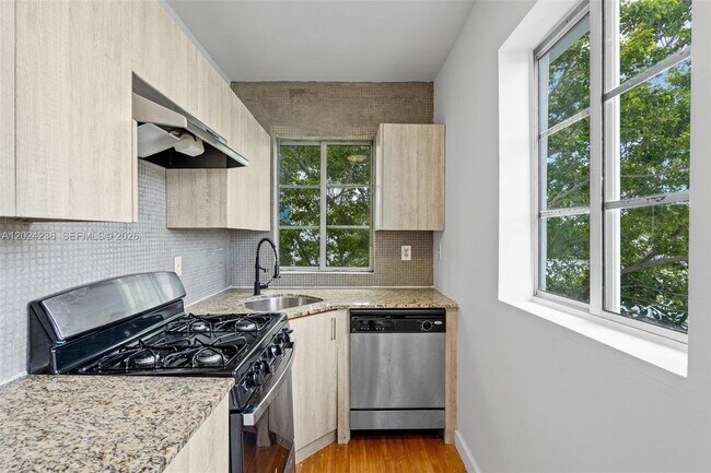 Building Photo - 7950 Tatum Waterway Dr