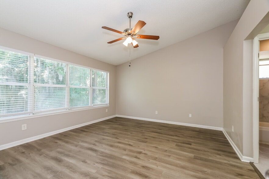 Building Photo - 282 Aquarius Cir W
