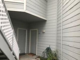 Building Photo - 2623 Willowbrook Ln
