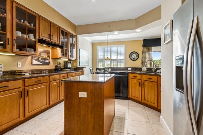 Building Photo - Fully Furnished 3/3 Ocean Grande Condo