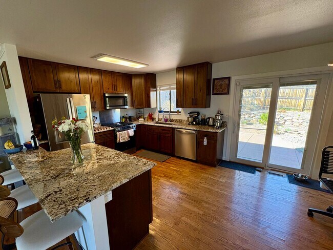 Building Photo - Stunning Morrison 3 bed/2 bath Corner Lot