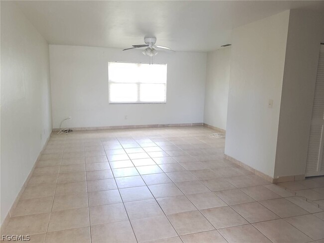 Building Photo - 621 SE 13th Pl