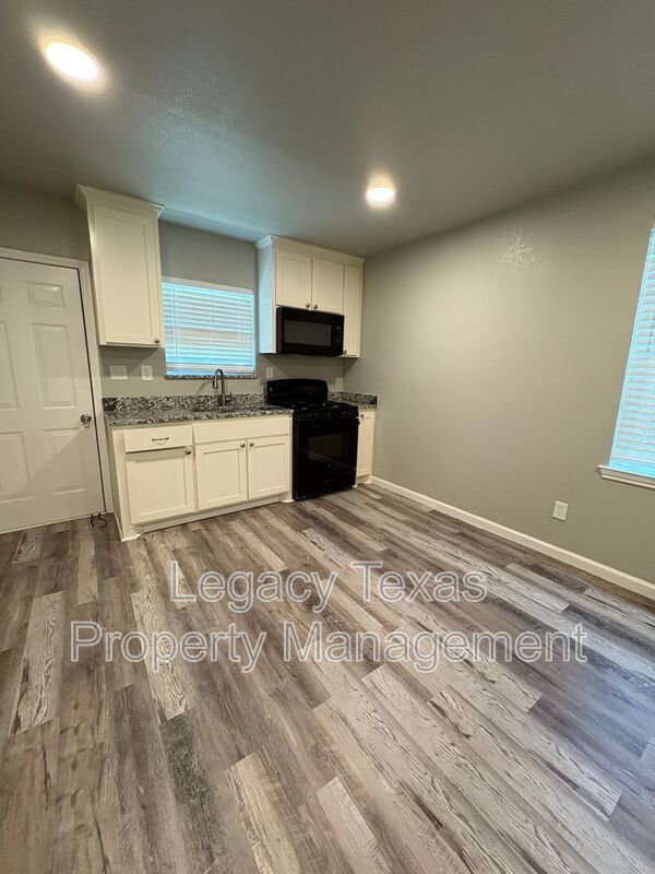 Building Photo - 101-1 Lane Ave