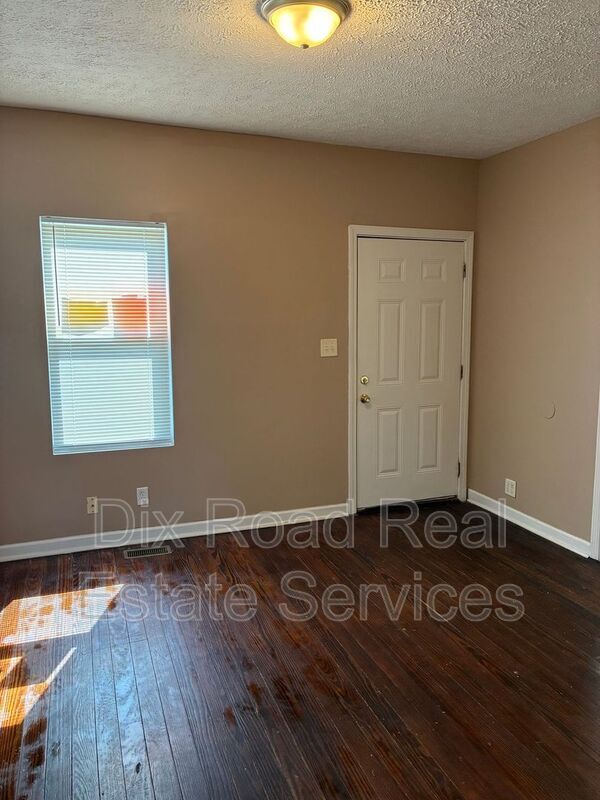 Building Photo - 1904 Baltimore St