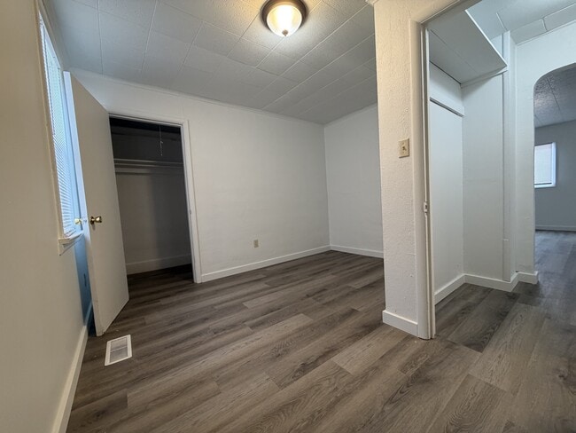 Building Photo - 338 N 2nd St