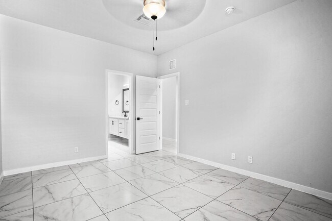 Building Photo - 8937 Mount Rushmore Ln