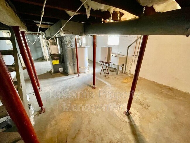 Building Photo - 301 Wykes St