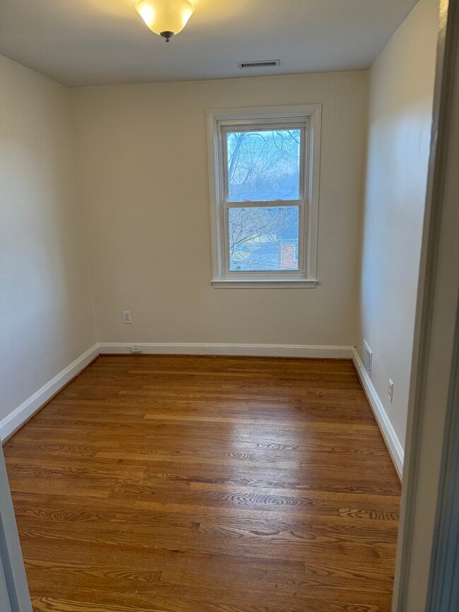 Building Photo - 21 Skidmore Ct