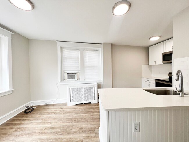 Building Photo - 193-197-197 E Lancaster Ave