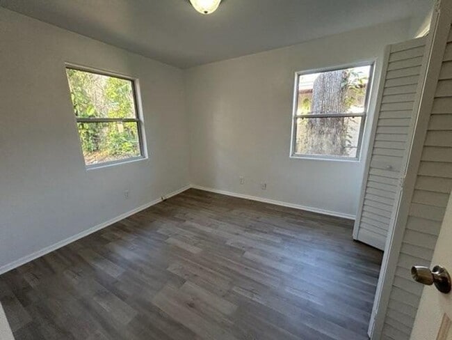 Building Photo - 760 Greenway Pl