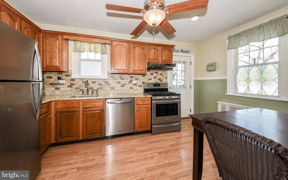 Eat in Kitchen - 17 Elm Ave