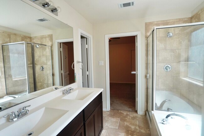 Building Photo - 3414 Halle Trace Ln