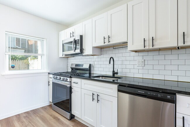 Building Photo - 2112 Sigel St