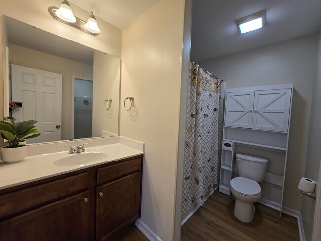 Building Photo - 1328 Valor Rd