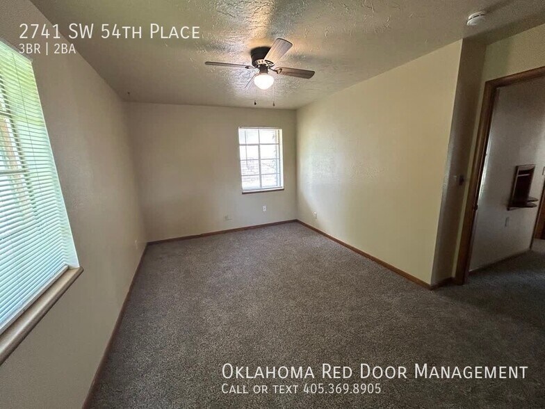 Building Photo - 2741 SW 54th Pl
