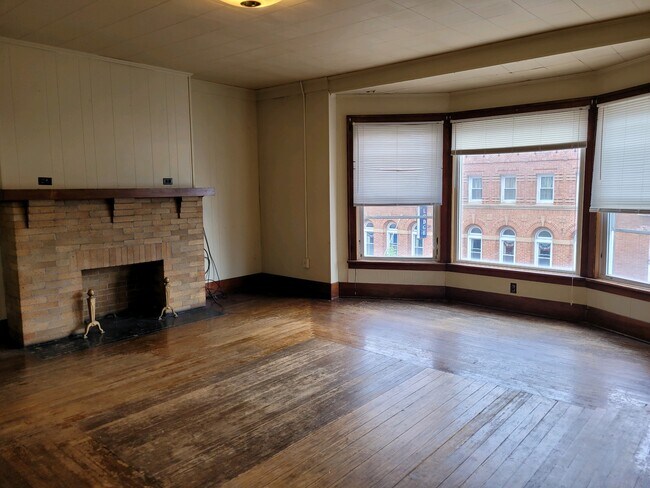 Building Photo - 186-2 S Washington St