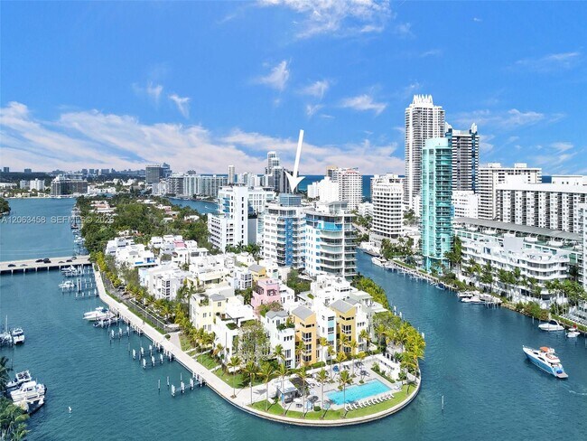 Building Photo - 6103 Aqua Ave