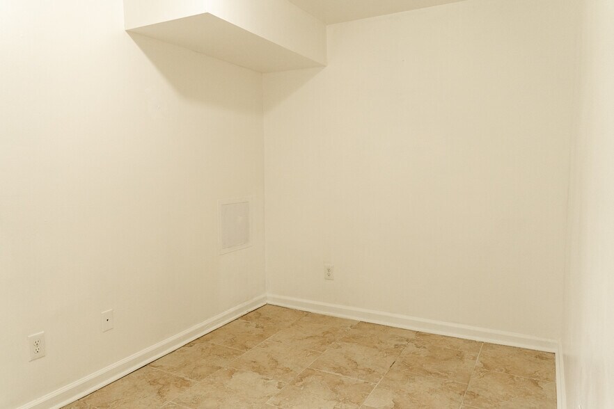Building Photo - 1811 W Berks St