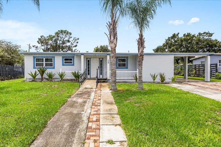 Building Photo - 128 SE Prima Vista Blvd