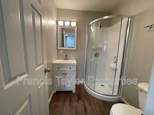 Building Photo - 218 W 8th Ave