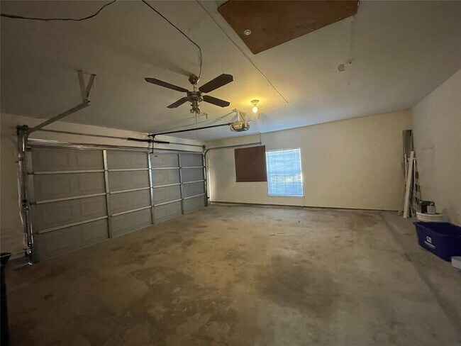 Building Photo - 15307 Pebble Lake Dr