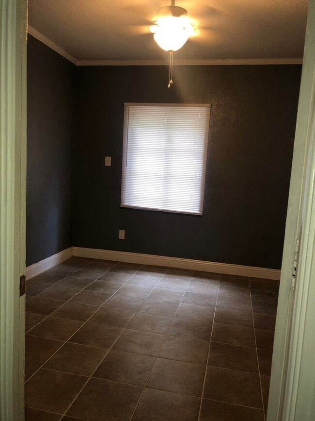 Building Photo - 2201 S Park Ave