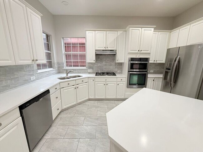 Building Photo - 2405 Hopkins Dr