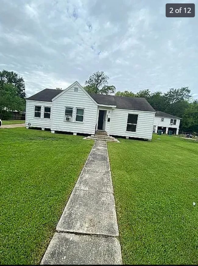 Building Photo - 4255 Woodlawn Ave