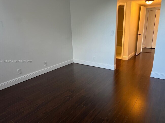 Building Photo - 9441 Evergreen Pl