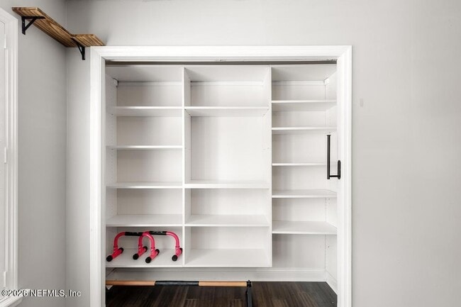 Building Photo - 1175 Eagle Point Dr