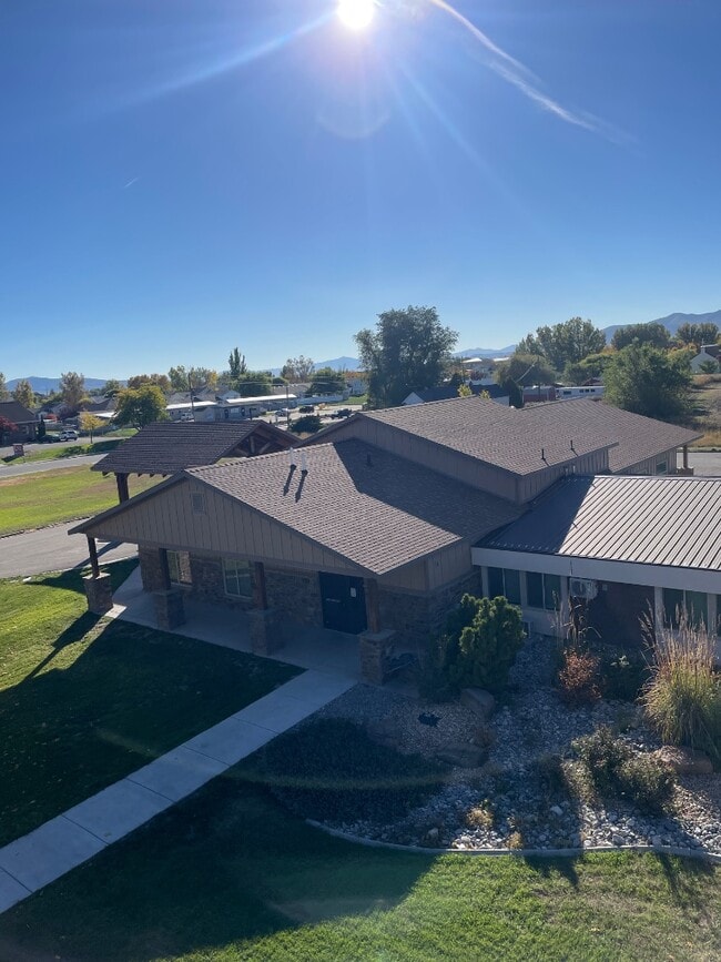 Building Photo - 460 W 600 N