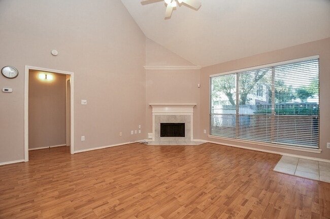 Building Photo - 4202 Creek Hollow Ln