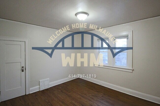 Building Photo - 221 W Ring St