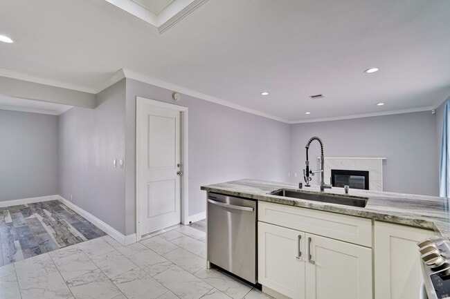 Building Photo - Stunning Single Family Home