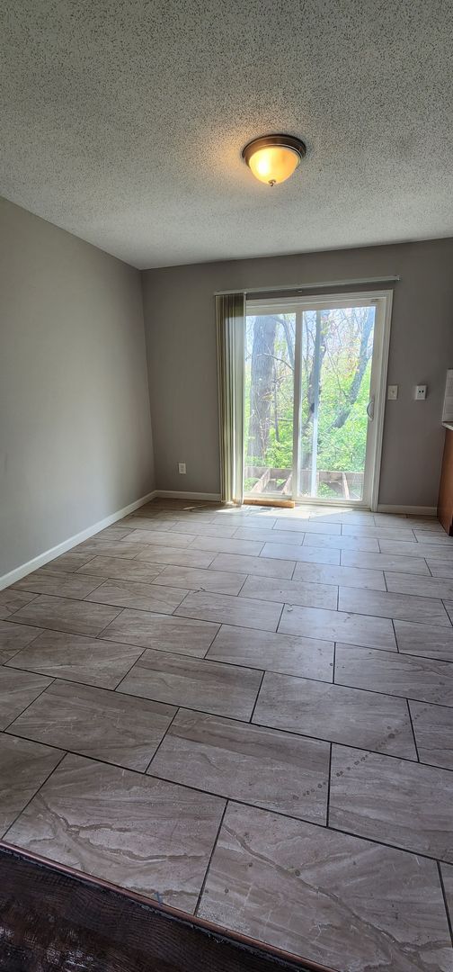 Building Photo - 3Bed/2Bath Duplex Near KU MED Available Soon!
