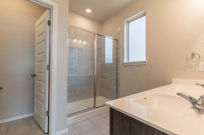 Building Photo - 10110 Jardin Verde