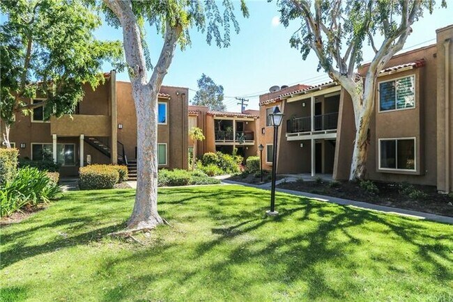 Building Photo - REALLY NICE UPSTRS 1BD 1BA CONDO FOR LEASE! MUST SEE!