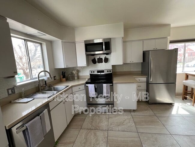 Building Photo - 631 Cheney St