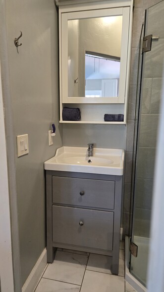 Vanity with medicine cabinet - 10224 Aviary Dr