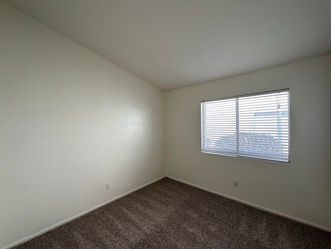 Building Photo - Buffalo & Lake Mead