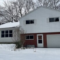 Building Photo - 824 Dickinson Dr