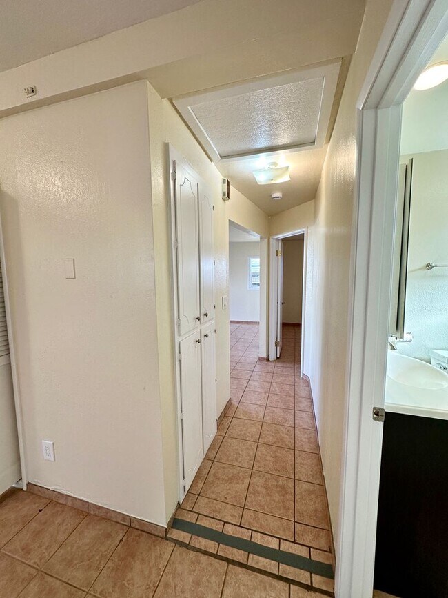 Building Photo - UPCOMING 2 BED 1 BATH COZY CASITA AVAILABLE 5/15/26!!