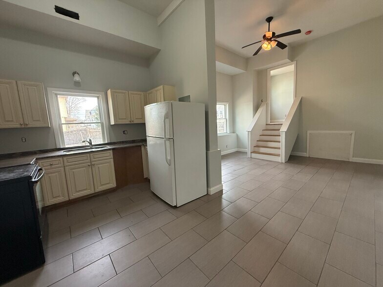 Building Photo - 241 Lowell St