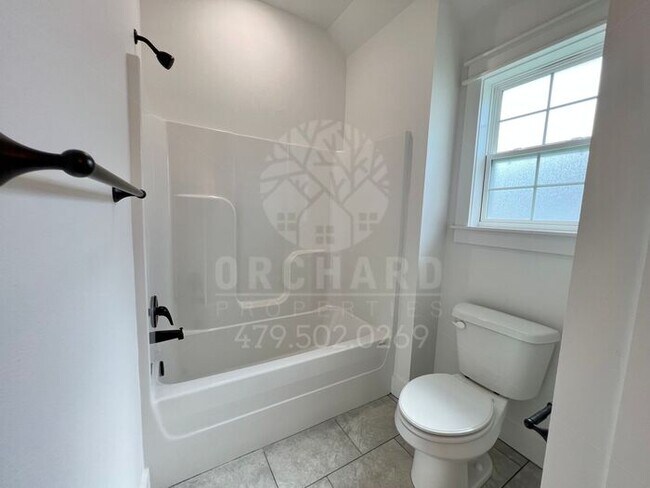 Building Photo - Siloam Springs- Single-Family Home- Spacio...