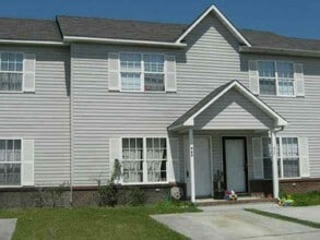 Building Photo - Beautiful 2 bedroom 2.5 bath town home located off Piney Green Road in New Hunters Creek. Just mi...
