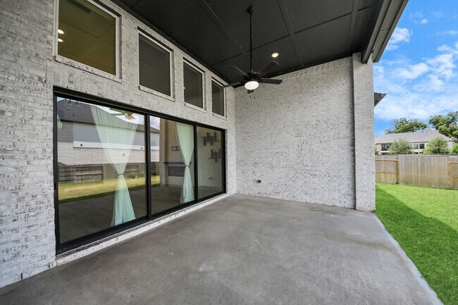 Building Photo - 10235 Forest Lake Dr